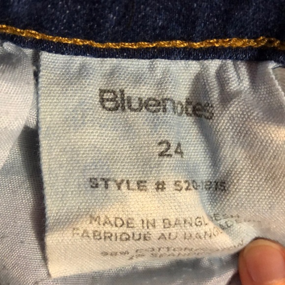 Dmedium-dark wash denim shorts with distressed hem - Picture 3 of 3